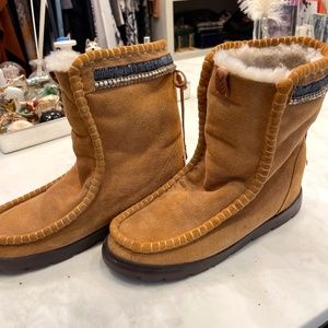 Laidbacklondon suede and shearling lined boots